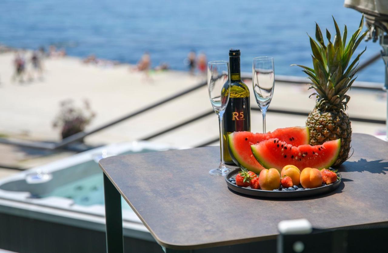 Via Mare Luxury Rooms สปลิท ภายนอก รูปภาพ